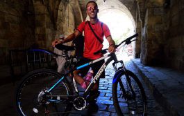 تتقدم كلية الآداب بخالص التهاني للطالب/ يوسف ماهر عداوى- الفرقة الاولى بس سم اللغات شرقية بالكلية – لحصوله على المركز الثالث على مستوى الجامعة فى سباق الدراجات