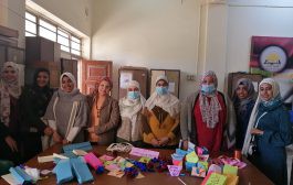 تنظم اداره رعايه الشباب لجنه الأسر الطلابيه ولجنه الجواله بالتعاون مع أد / رشا صالح- وكيل الكليه لخدمه المجتمع وشئون البيئه- ورش اعاده تدوير ورقيه وخامات بسيطه بعنوان ( انتج واربح من خامات البيئه)