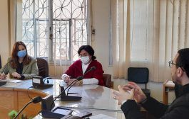 اجتمعت أ.د / مها حسنى- القائم بعمل عميد كلية الآداب- وأ.د / رشا صالح -القائم بعمل وكيل الكلية لشئون خدمة المجتمع وتنمية البيئة- مع الأستاذ/ عبد الحميد عادل الكاشف- مسئول البرامج بمؤسسة “التعليم من أجل التوظيف – مصر”